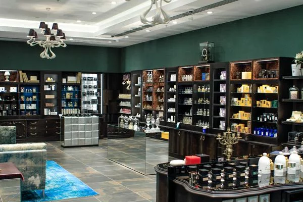 Широкий выбор парфюмерии и косметики в магазине Дуглас Риволи 