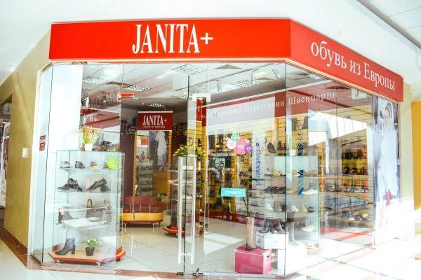 Ассортимент в бутиках регулярно обновляют новые коллекции от марки JANITA