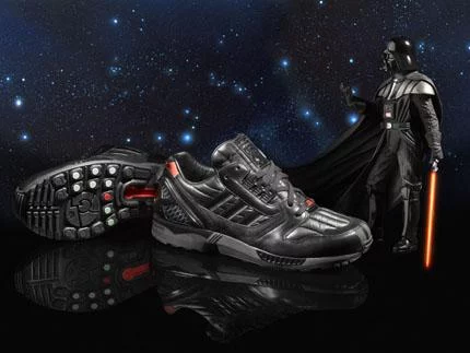 В каталог товаров Adidas на официальном сайте входят коллекции спортивной одежды и обуви для тенниса, лёгкой атлетики, футбола